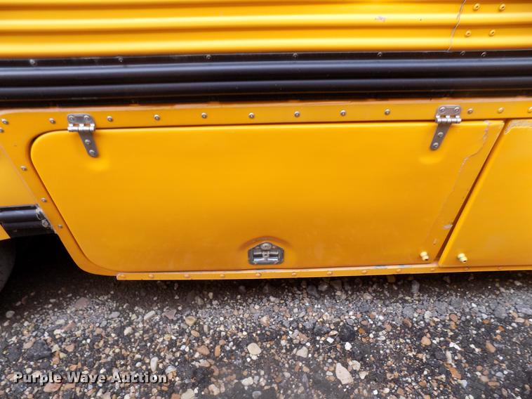 image for item DD3498 2001 Thomas Built Saf-T-Liner MVP EF school bus