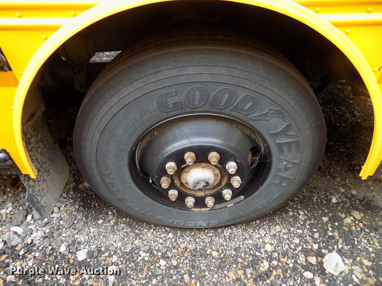 image for item DD3498 2001 Thomas Built Saf-T-Liner MVP EF school bus