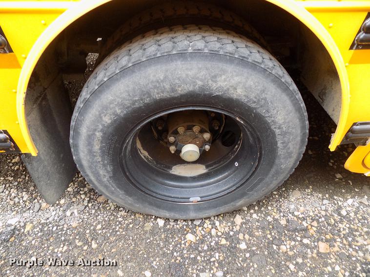 image for item DD3498 2001 Thomas Built Saf-T-Liner MVP EF school bus