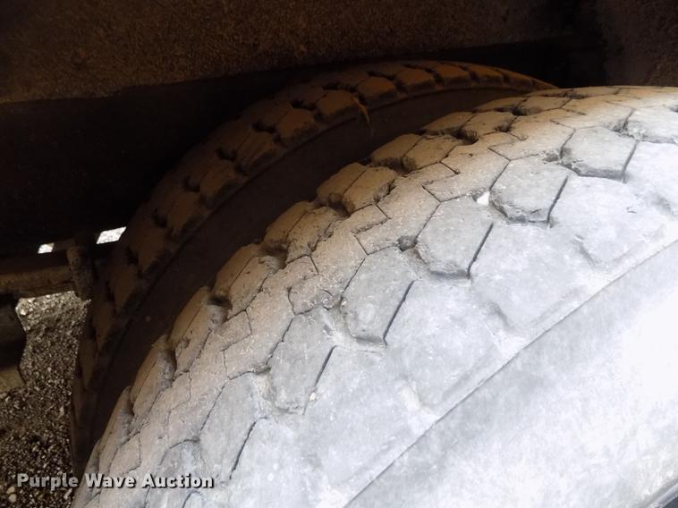 image for item DD3498 2001 Thomas Built Saf-T-Liner MVP EF school bus