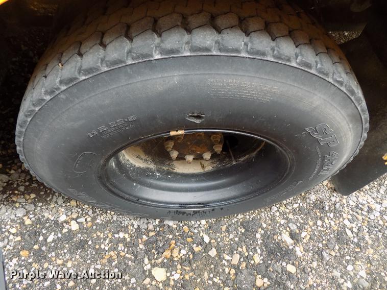 image for item DD3498 2001 Thomas Built Saf-T-Liner MVP EF school bus