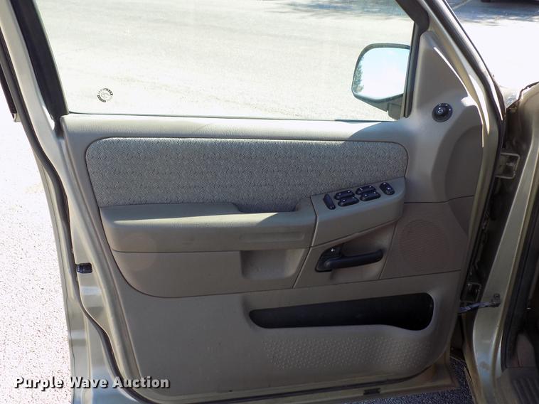 image for item DD3502 2003 Ford Explorer SUV