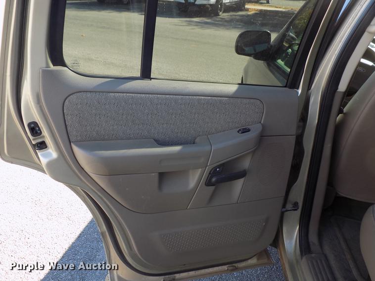 image for item DD3502 2003 Ford Explorer SUV