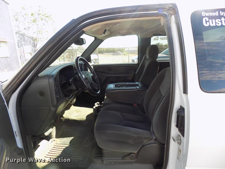 image for item DD3503 2004 GMC Sierra 1500 Ext. Cab pickup truck