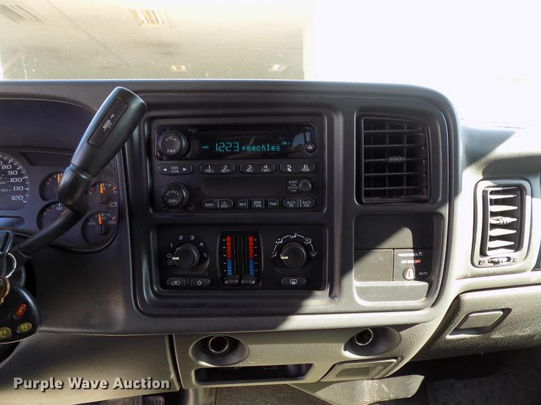 image for item DD3503 2004 GMC Sierra 1500 Ext. Cab pickup truck