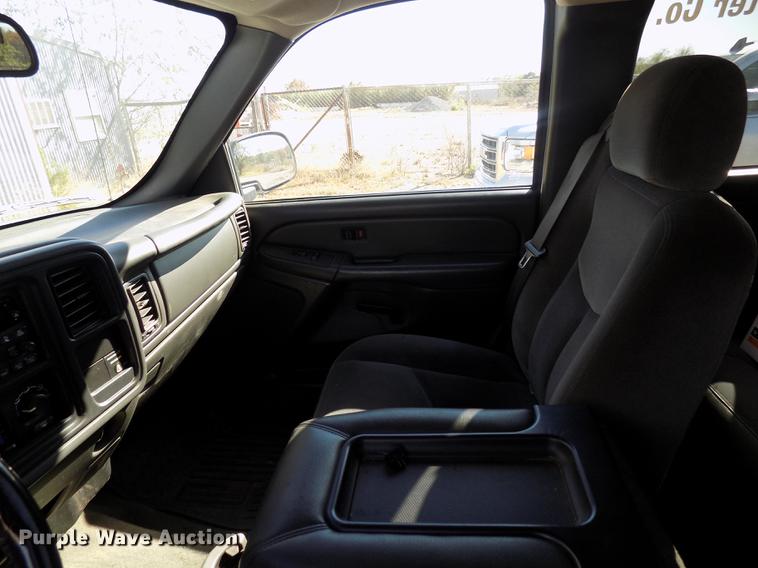 image for item DD3503 2004 GMC Sierra 1500 Ext. Cab pickup truck