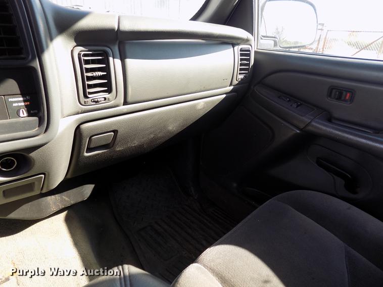 image for item DD3503 2004 GMC Sierra 1500 Ext. Cab pickup truck