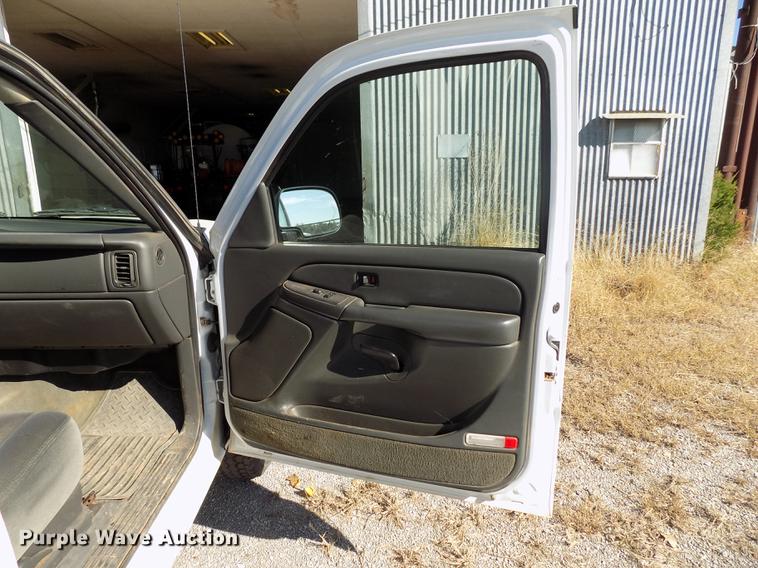 image for item DD3503 2004 GMC Sierra 1500 Ext. Cab pickup truck