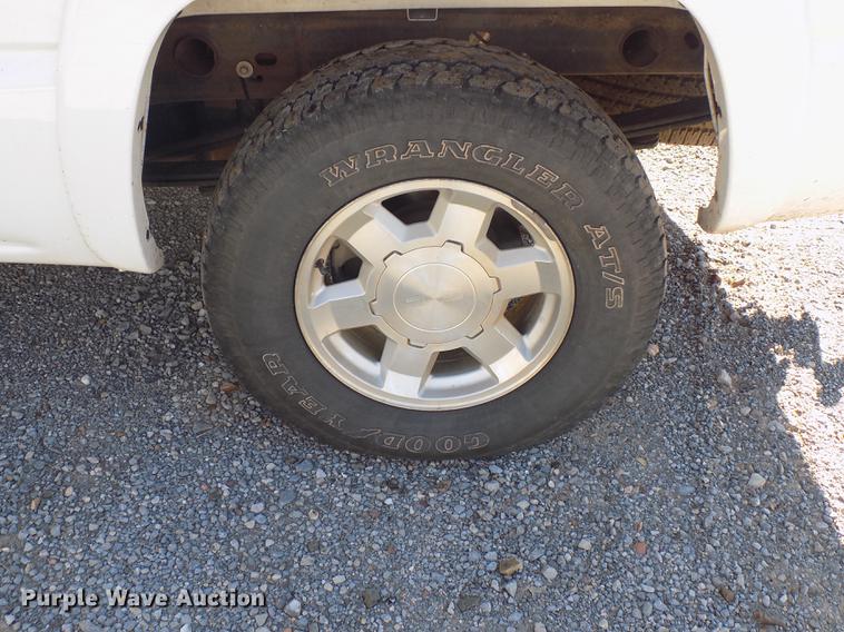 image for item DD3503 2004 GMC Sierra 1500 Ext. Cab pickup truck