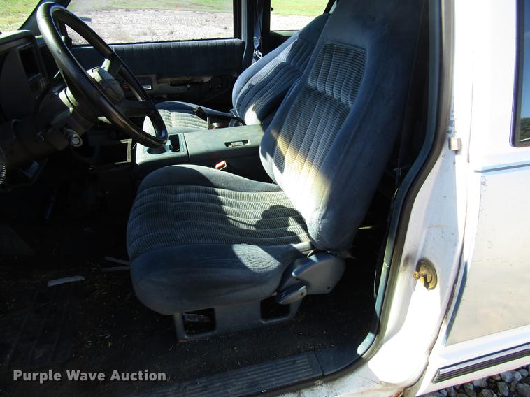 image for item DD3711 1992 Chevrolet 1500 Ext. Cab pickup truck