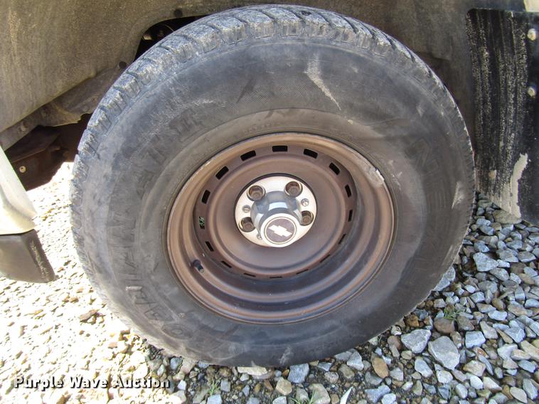 image for item DD3711 1992 Chevrolet 1500 Ext. Cab pickup truck