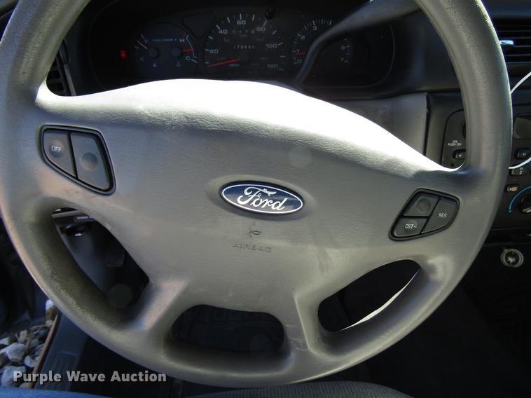 image for item DD3712 2000 Ford Taurus