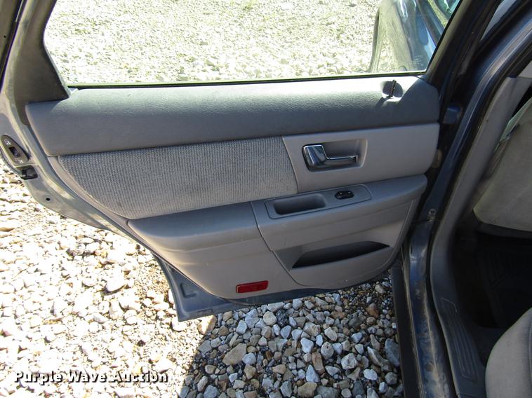 image for item DD3712 2000 Ford Taurus