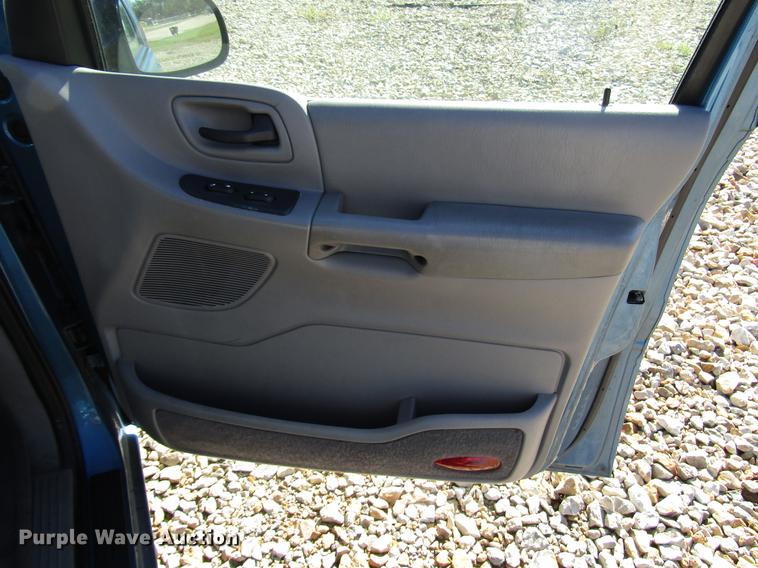 image for item DD3714 2001 Ford Windstar van