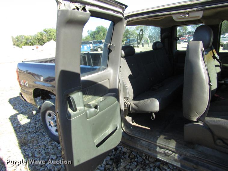 image for item DD3718 2003 Chevrolet Silverado 1500 Ext. Cab pickup truck