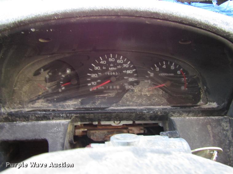 image for item DD3722 1995 Nissan XE King Cab pickup truck