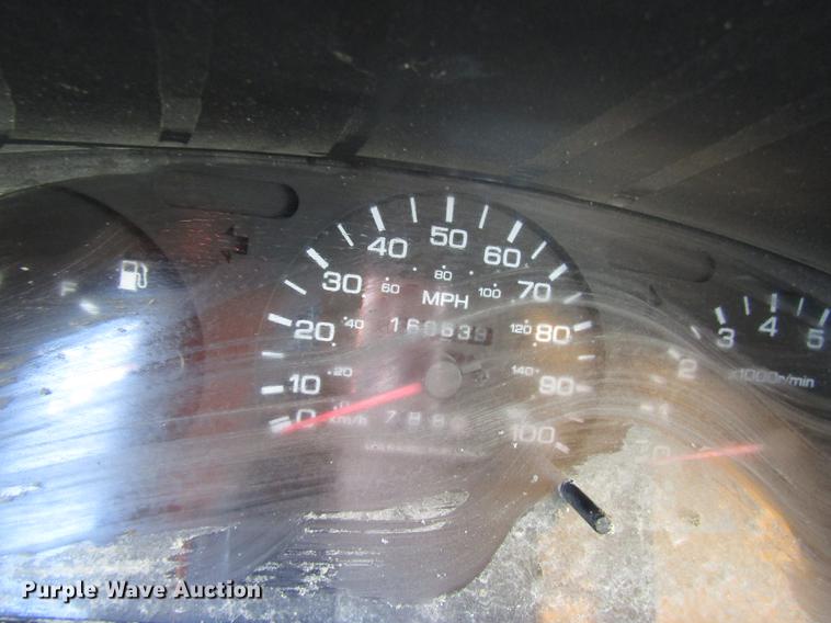 image for item DD3722 1995 Nissan XE King Cab pickup truck