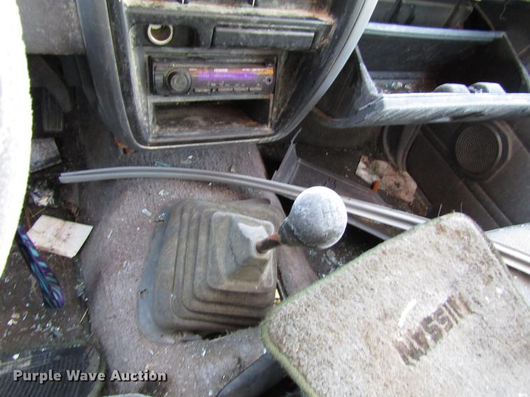 image for item DD3722 1995 Nissan XE King Cab pickup truck