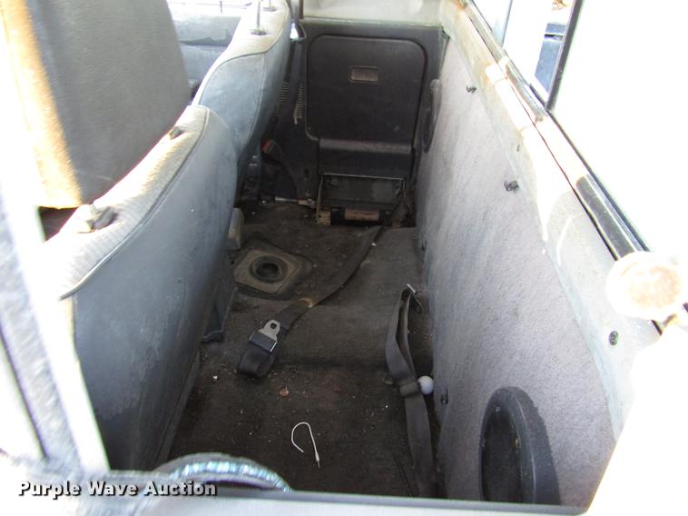 image for item DD3722 1995 Nissan XE King Cab pickup truck