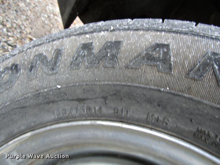 image for item DD3722 1995 Nissan XE King Cab pickup truck