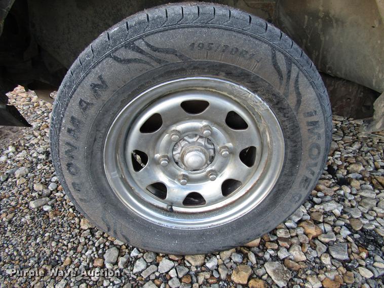 image for item DD3722 1995 Nissan XE King Cab pickup truck