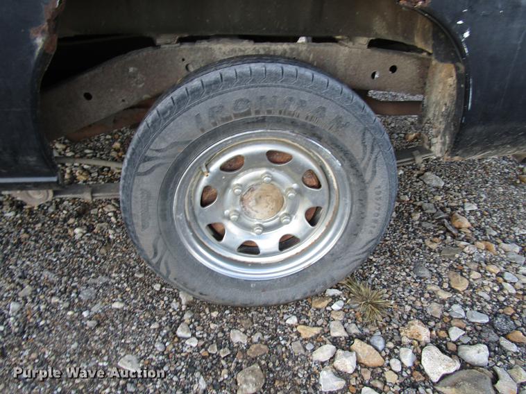 image for item DD3722 1995 Nissan XE King Cab pickup truck