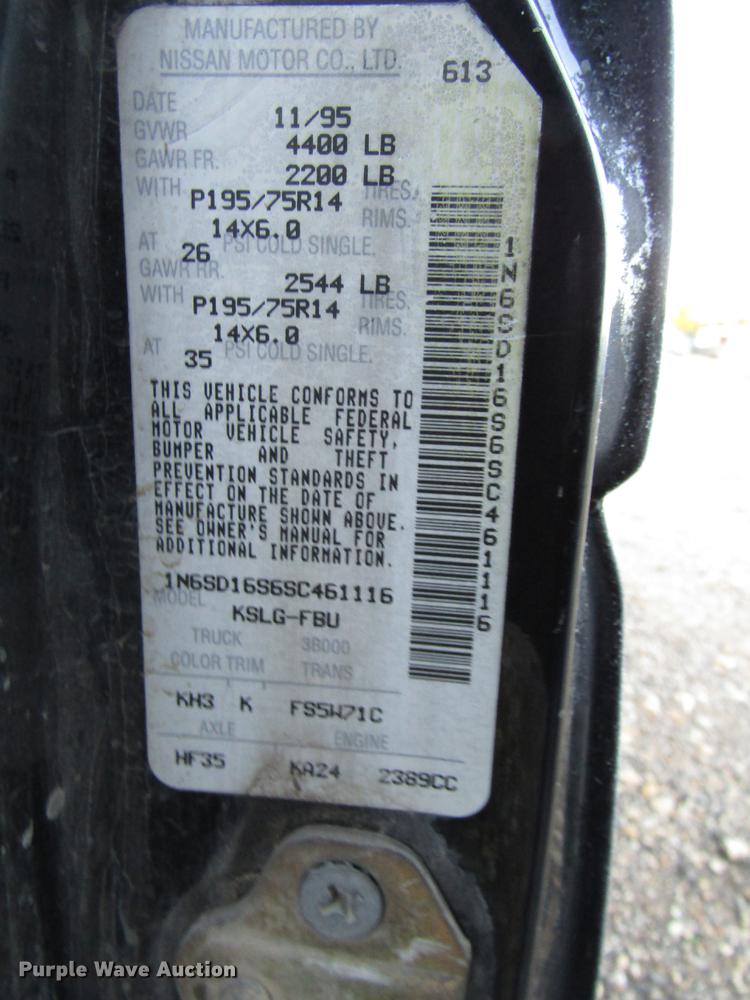 image for item DD3722 1995 Nissan XE King Cab pickup truck