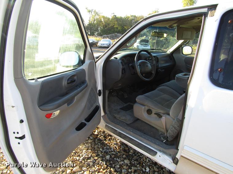 image for item DD3723 2002 Ford F150 SuperCab pickup truck