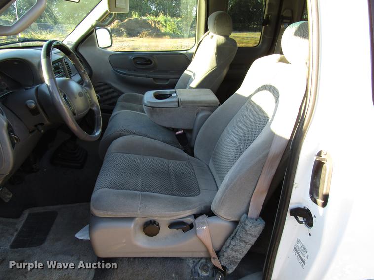 image for item DD3723 2002 Ford F150 SuperCab pickup truck