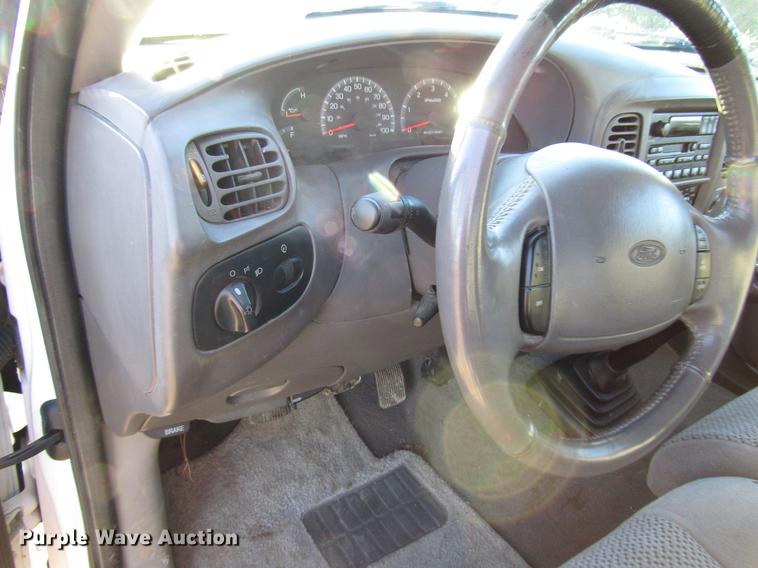 image for item DD3723 2002 Ford F150 SuperCab pickup truck