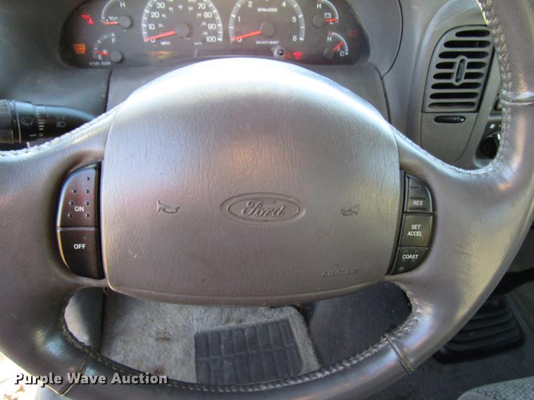 image for item DD3723 2002 Ford F150 SuperCab pickup truck