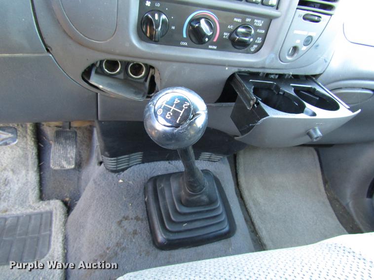 image for item DD3723 2002 Ford F150 SuperCab pickup truck