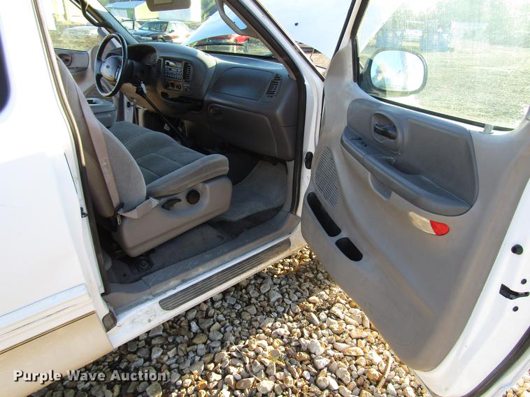 image for item DD3723 2002 Ford F150 SuperCab pickup truck