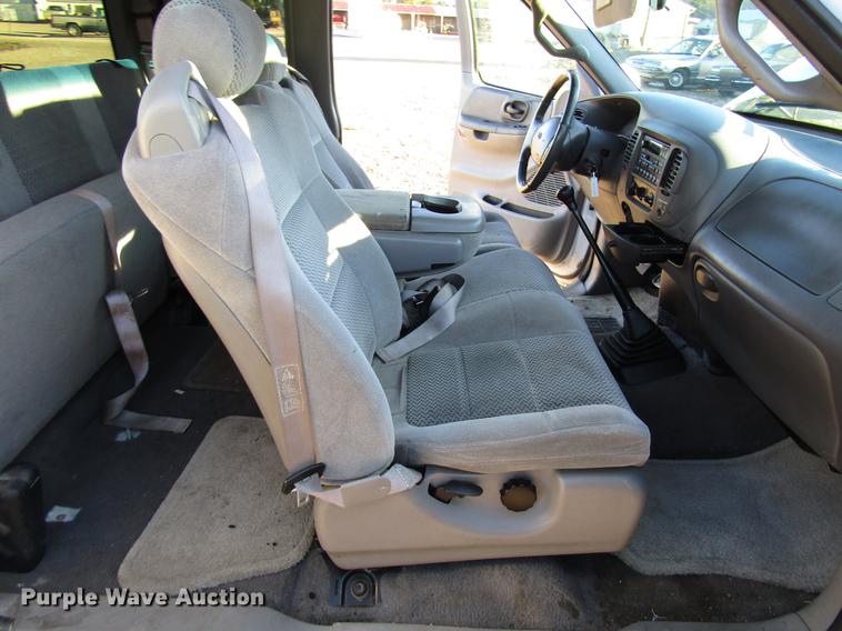 image for item DD3723 2002 Ford F150 SuperCab pickup truck