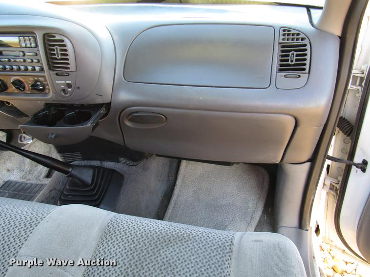 image for item DD3723 2002 Ford F150 SuperCab pickup truck