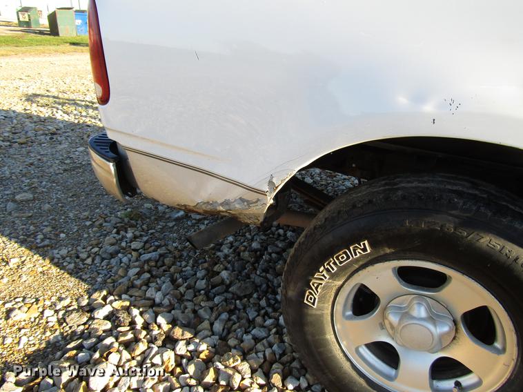 image for item DD3723 2002 Ford F150 SuperCab pickup truck
