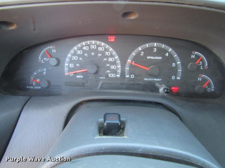 image for item DD3723 2002 Ford F150 SuperCab pickup truck