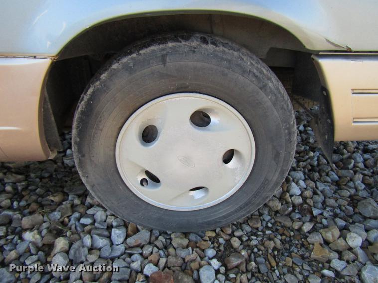 image for item DD3724 1995 Ford Aerostar van