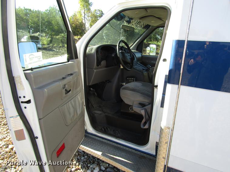 image for item DD3726 1997 Ford Econoline E450 ambulance