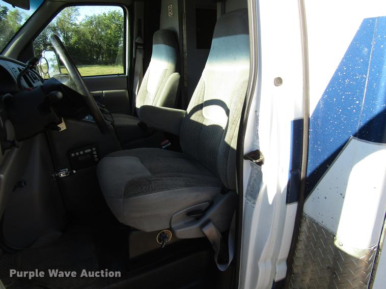 image for item DD3726 1997 Ford Econoline E450 ambulance