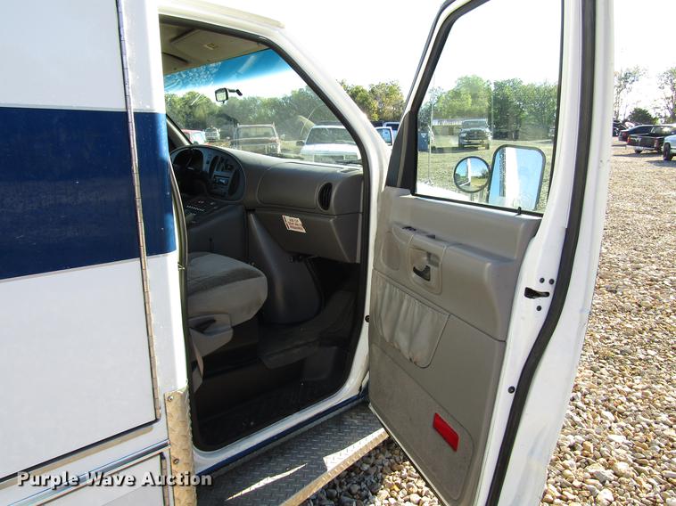 image for item DD3726 1997 Ford Econoline E450 ambulance