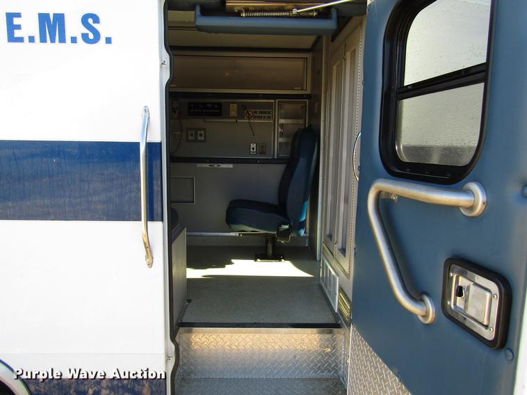 image for item DD3726 1997 Ford Econoline E450 ambulance