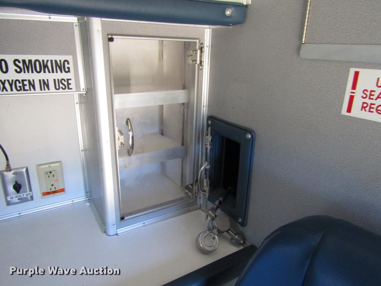 image for item DD3726 1997 Ford Econoline E450 ambulance