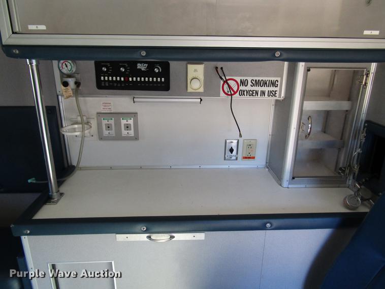 image for item DD3726 1997 Ford Econoline E450 ambulance