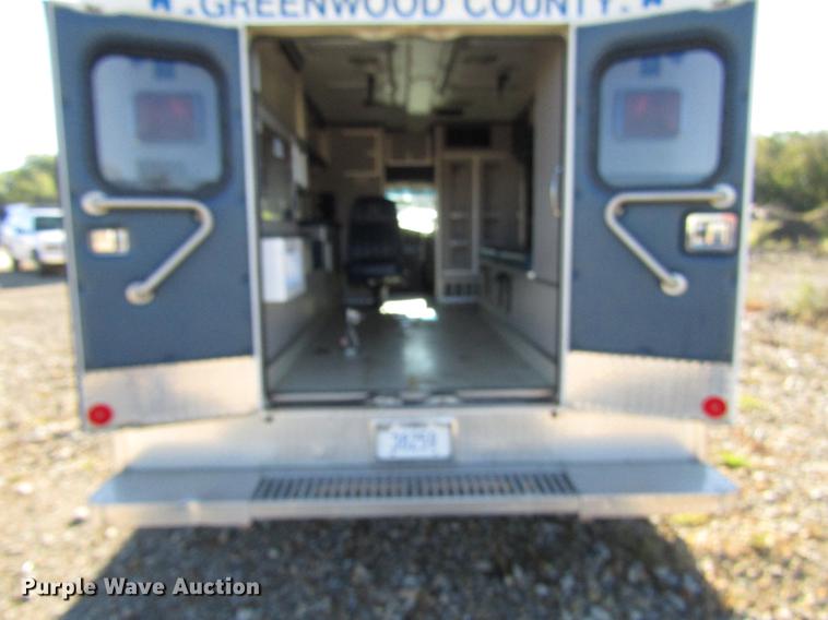 image for item DD3726 1997 Ford Econoline E450 ambulance