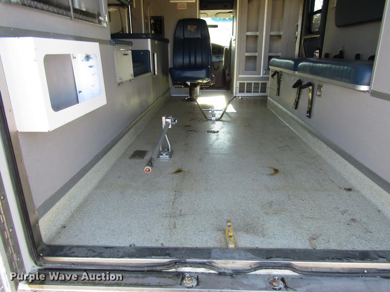 image for item DD3726 1997 Ford Econoline E450 ambulance