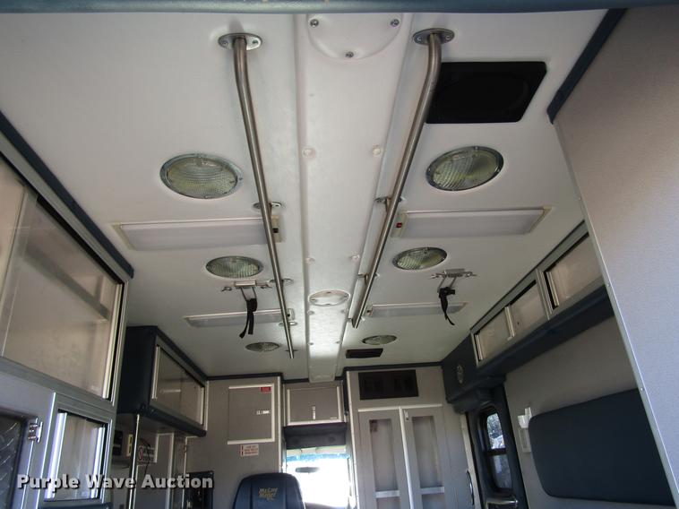 image for item DD3726 1997 Ford Econoline E450 ambulance