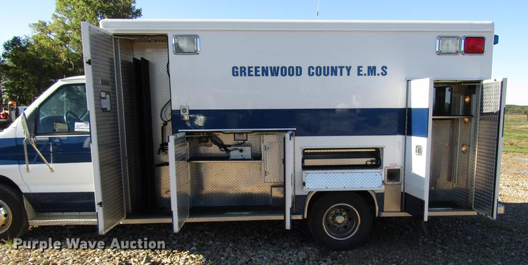 image for item DD3726 1997 Ford Econoline E450 ambulance