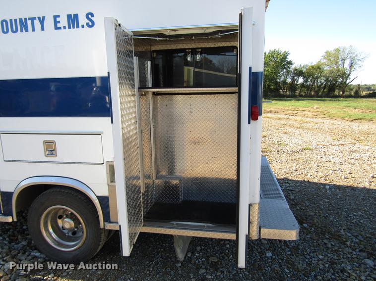 image for item DD3726 1997 Ford Econoline E450 ambulance