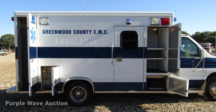 image for item DD3726 1997 Ford Econoline E450 ambulance